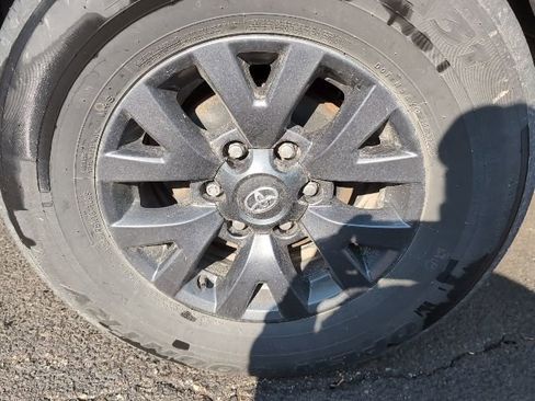 Used 2023 Toyota Tacoma SR5 w/ Technology Package image 9