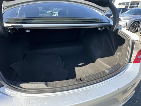 Used 2019 Buick LaCrosse Essence FWD image 11
