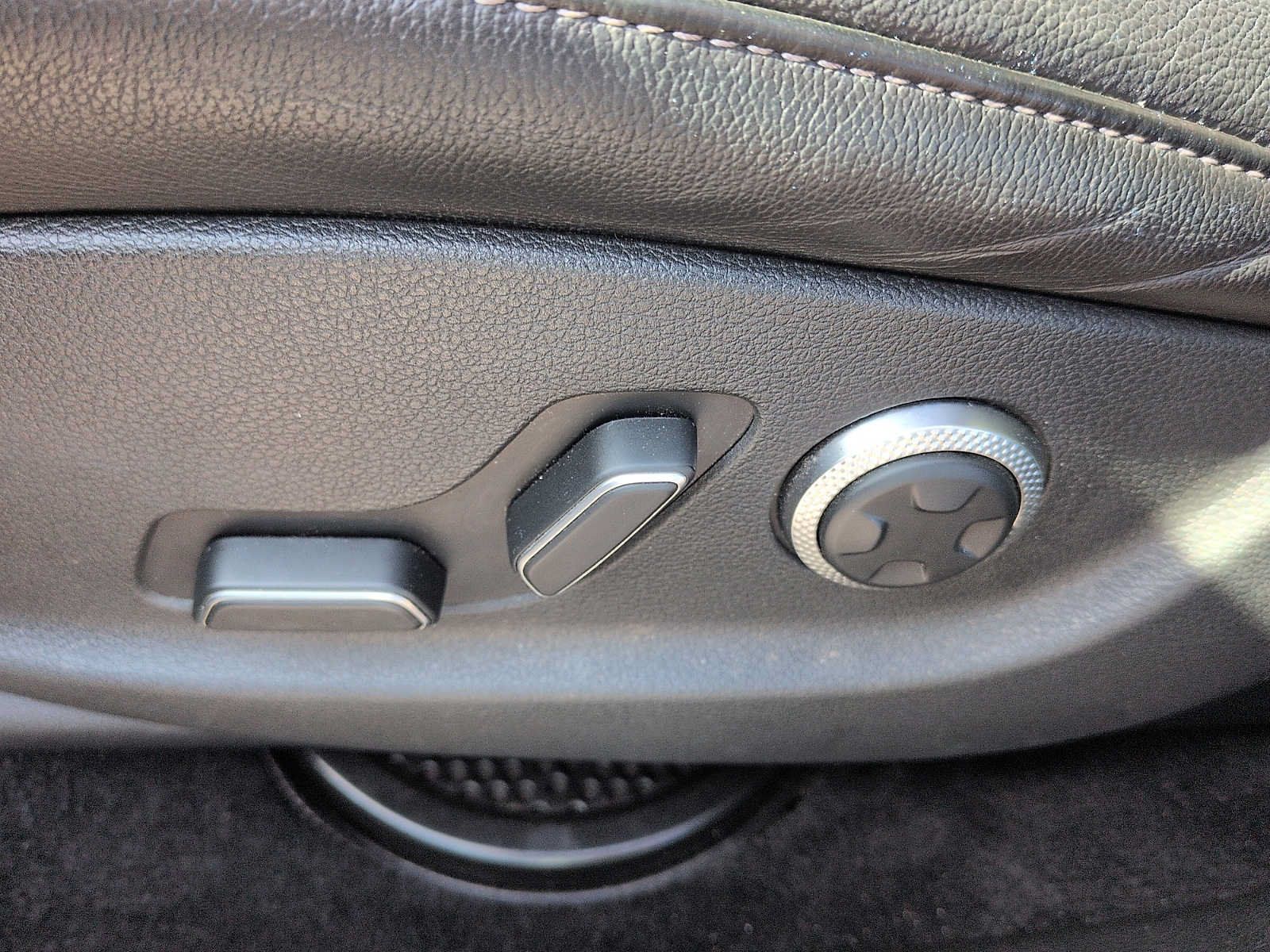 Used 2025 Genesis GV80 2.5T AWD/4WD image 13