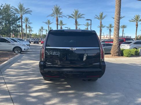 Used 2017 Cadillac Escalade ESV Premium Luxury RWD image 5