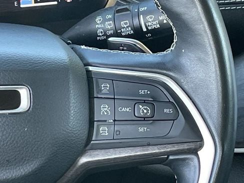 Used 2022 Jeep Grand Cherokee L Limited w/ Luxury Tech Group II RWD image 14