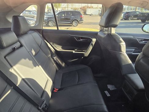 Used 2019 Toyota RAV4 XLE Premium image 8