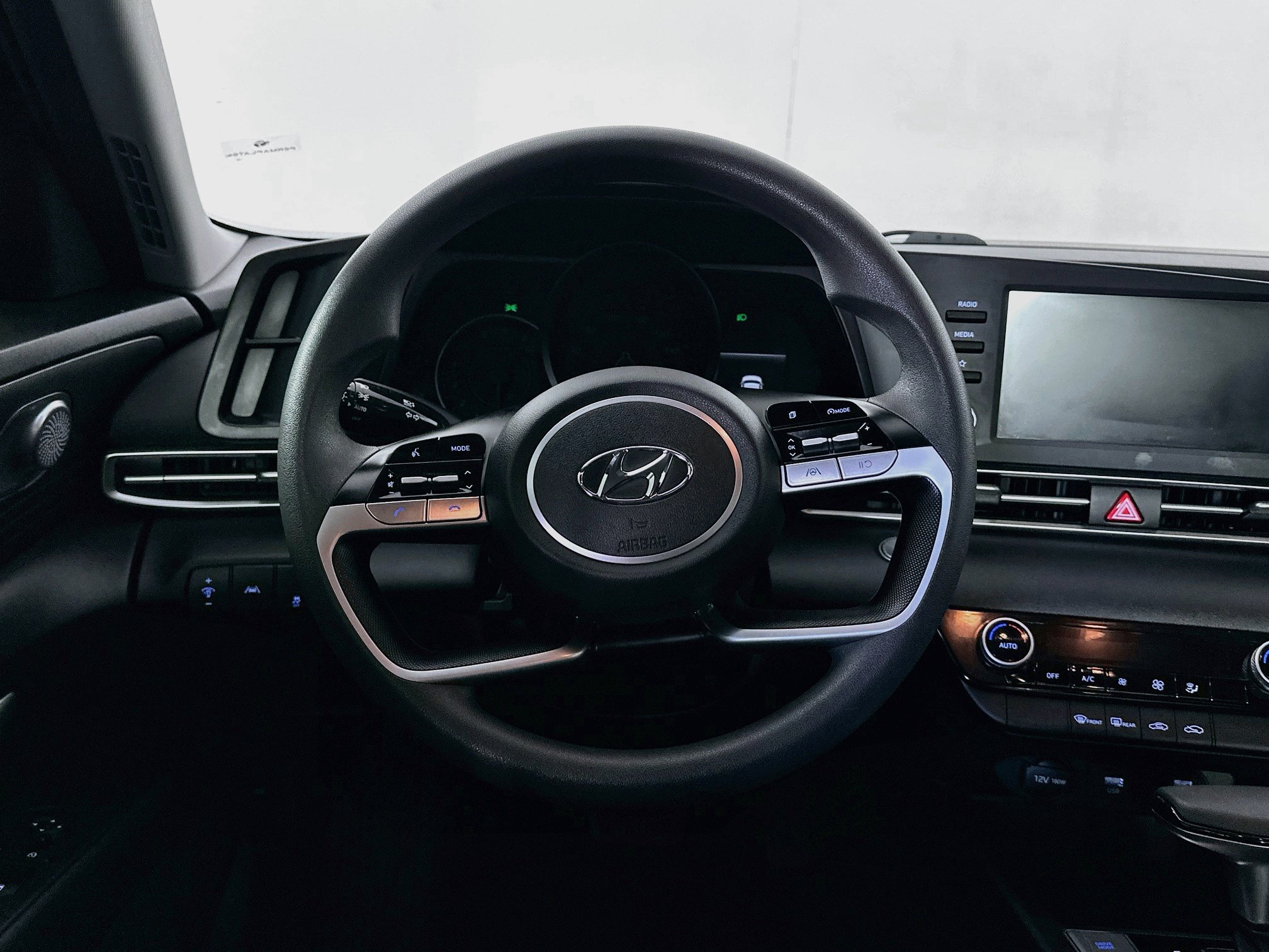 Used 2023 Hyundai Elantra SEL w/ Preferred Accessory Package FWD image 18