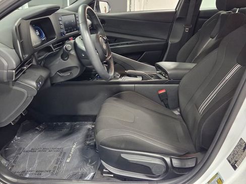Certified 2025 Hyundai Elantra Sport FWD image 5