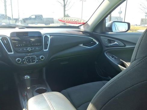 Used 2020 Chevrolet Malibu LT image 12