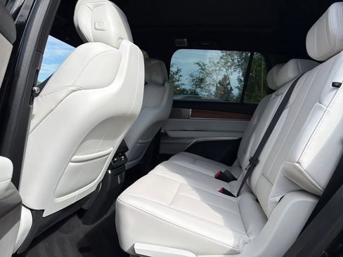 Certified 2026 Cadillac Vistiq Premium Luxury AWD/4WD image 9