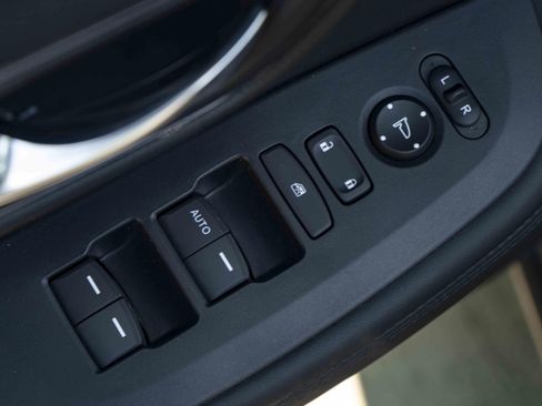 Used 2025 Honda HR-V LX image 37
