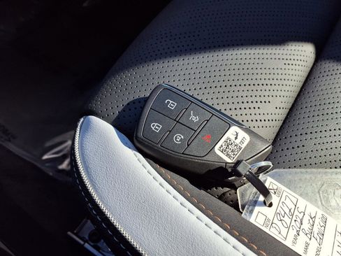 Used 2025 Buick Envision Sport Touring AWD/4WD image 14