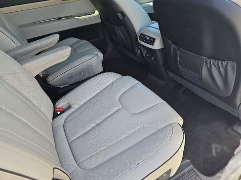 Used 2024 Hyundai Palisade Limited FWD image 11