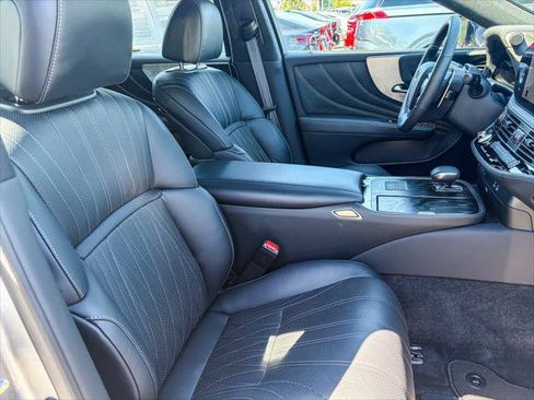 Certified 2025 Lexus LS 500 AWD w/ Luxury Package image 15