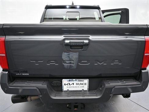 Used 2025 Toyota Tacoma TRD Off-Road w/ TRD Off Road Upgrade Package image 9