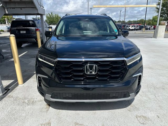 Used 2023 Honda Pilot Touring image 2