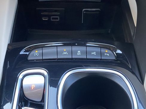 Used 2022 Buick Envision Avenir w/ Technology Package II image 21