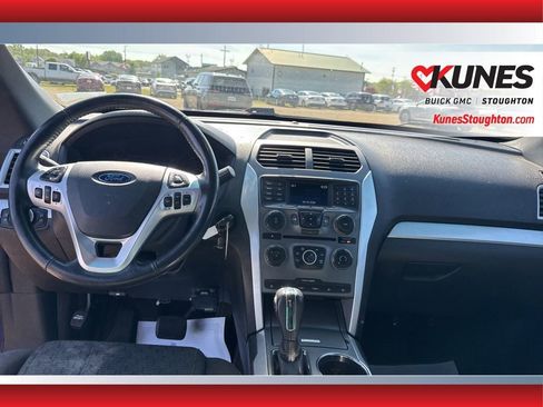 Used 2015 Ford Explorer XLT AWD/4WD image 39