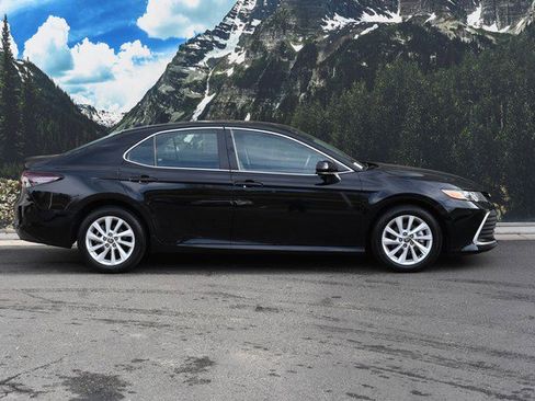 Used 2023 Toyota Camry LE image 2