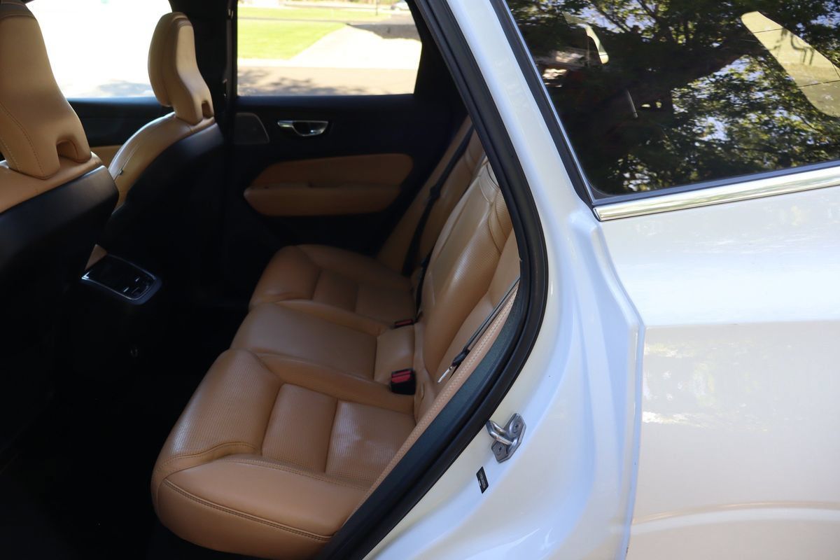 Used 2019 Volvo XC60 T5 Inscription w/ Protection Package AWD/4WD image 20