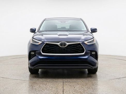 Used 2025 Toyota Highlander LE image 1