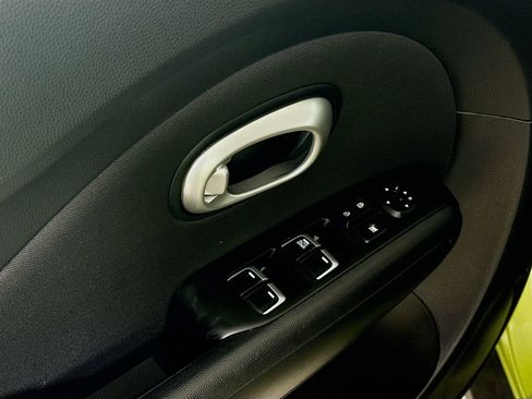 Used 2018 Kia Soul Base image 17