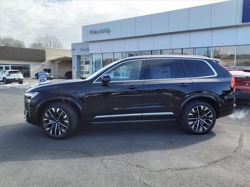 Used 2025 Volvo XC90 T8 Plus w/ Protection Package Premier image 4