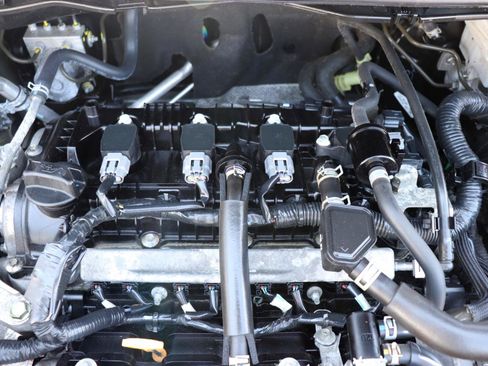 Used 2024 Nissan Versa SR FWD image 43