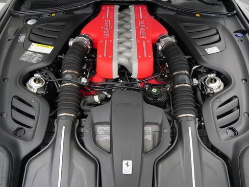 Used 2017 Ferrari GTC4Lusso image 12