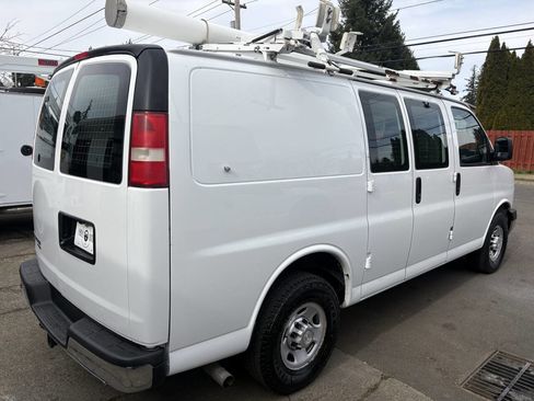 Used 2014 Chevrolet Express 2500 image 4