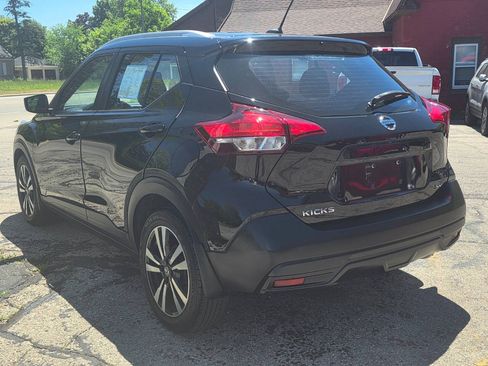 Used 2019 Nissan Kicks SV FWD image 4