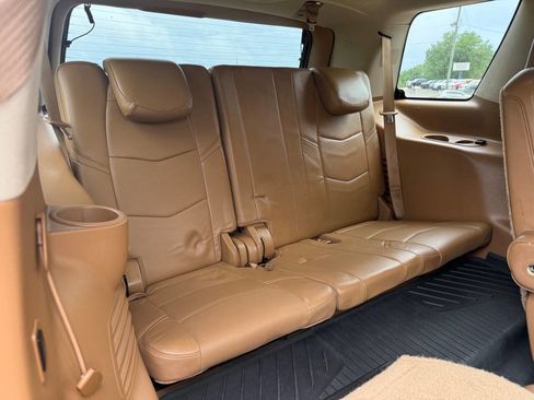 Used 2016 Cadillac Escalade Platinum AWD/4WD image 14