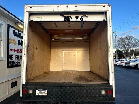 Used 2017 GMC Savana 3500 image 17