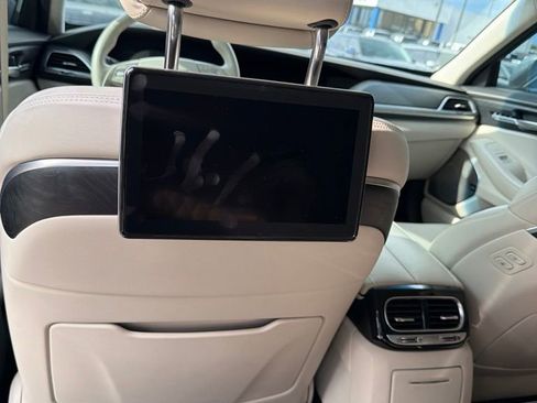Used 2022 Genesis G90 5.0 Ultimate RWD image 4