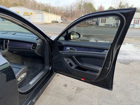 Used 2011 Porsche Panamera image 19