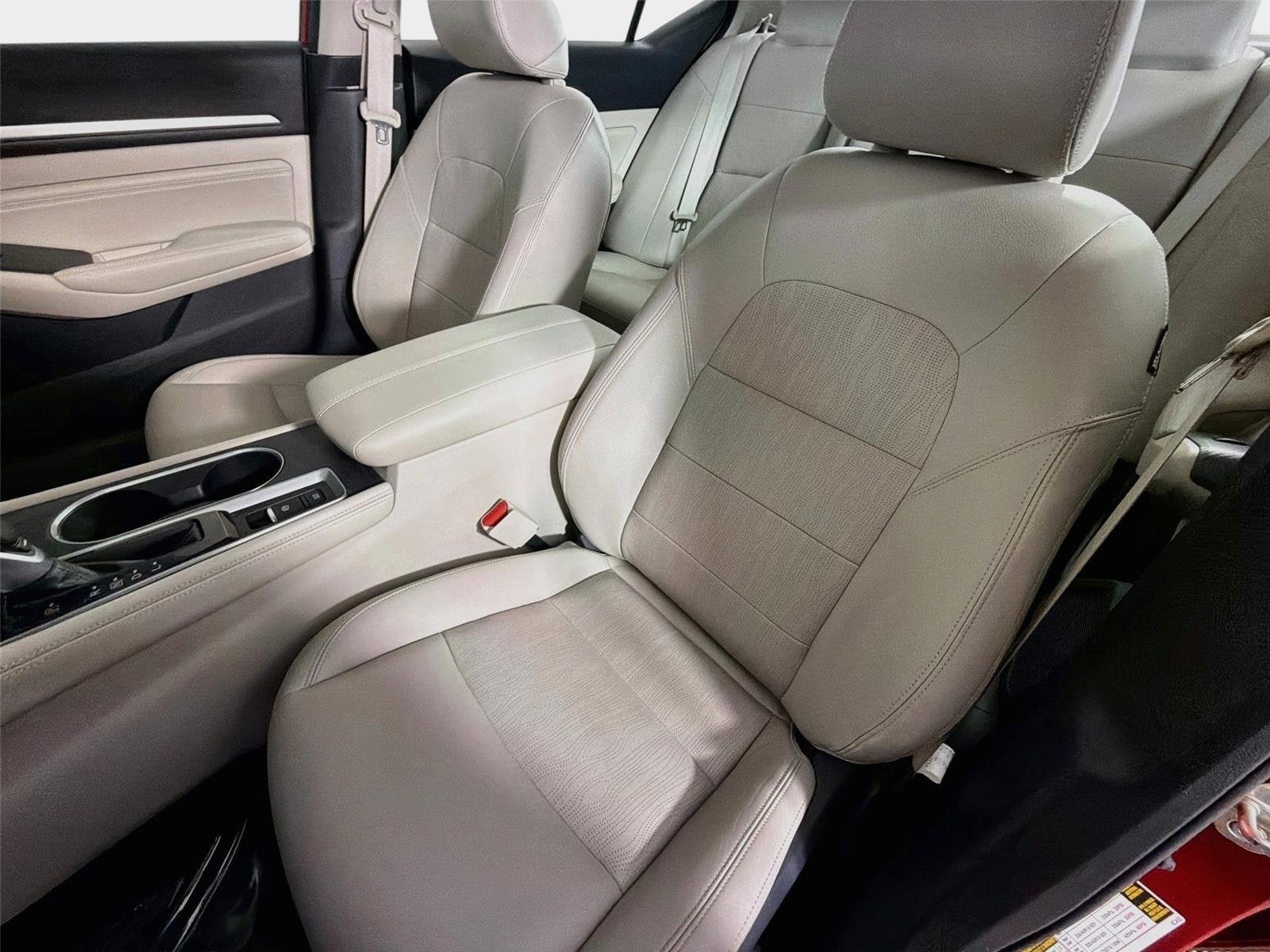 Certified 2019 Nissan Altima 2.5 Platinum FWD image 12