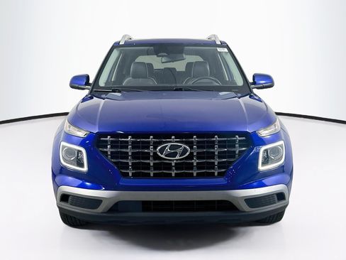 Used 2023 Hyundai Venue Limited FWD image 2