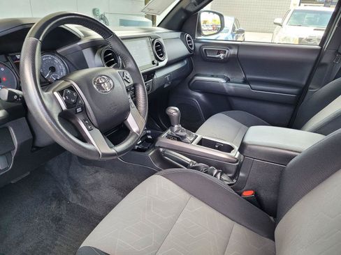 Used 2022 Toyota Tacoma TRD Off-Road AWD/4WD image 12
