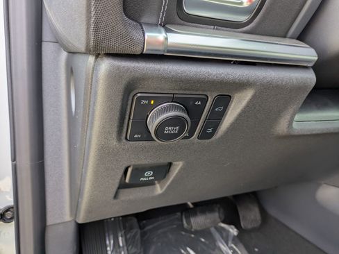 New 2025 Ford Expedition Platinum w/ Driver's Package image 17