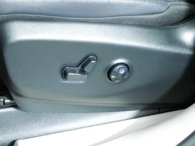 Used 2024 Chrysler Pacifica Touring-L AWD/4WD image 20