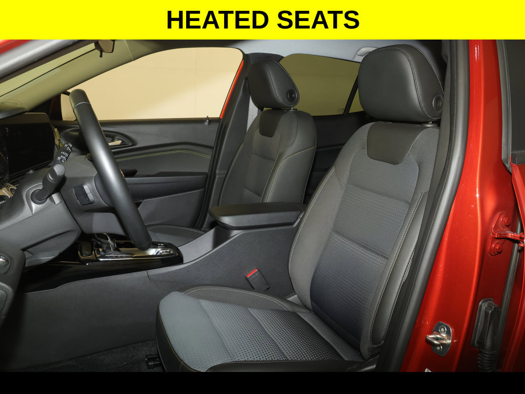 Used 2024 Chevrolet Trax LT w/ Driver Confidence Package FWD image 3