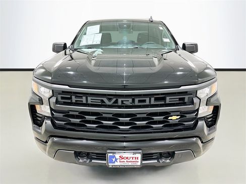 Used 2023 Chevrolet Silverado 1500 Custom image 2