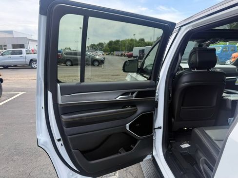 New 2026 Jeep Grand Wagoneer 4WD image 29