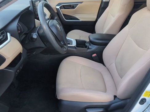 Used 2022 Toyota RAV4 LE AWD/4WD image 17
