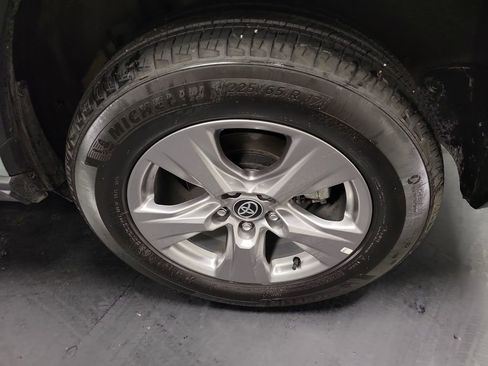 Used 2023 Toyota RAV4 XLE w/ Convenience Package image 10