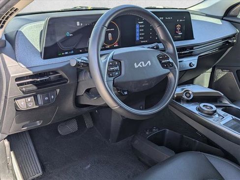 Used 2022 Kia EV6 Wind image 10