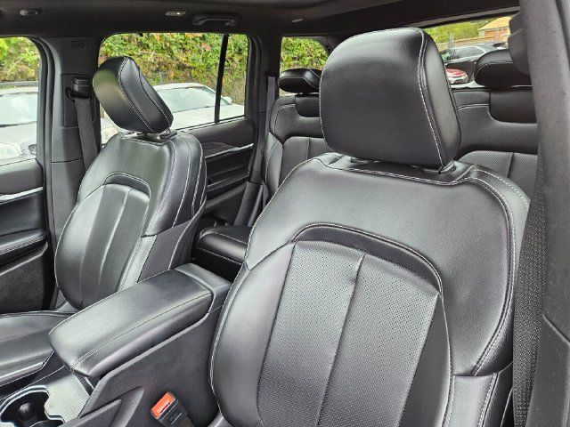 Used 2024 Jeep Grand Cherokee Limited w/ Luxury Tech Group II AWD/4WD image 25