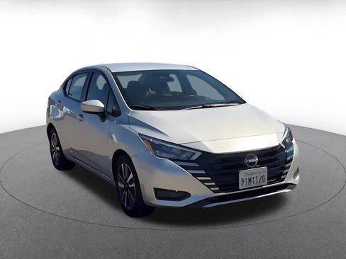 Used 2025 Nissan Versa SV FWD image 2