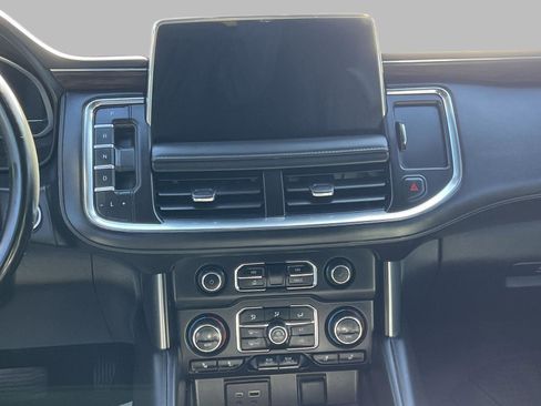 Used 2023 Chevrolet Suburban Z71 image 17