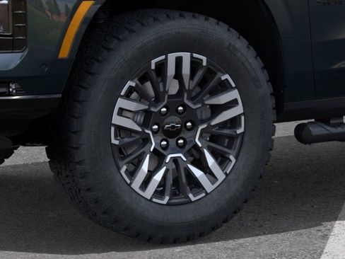 New 2026 Chevrolet Suburban Z71 image 11