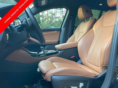 Used 2023 BMW X4 xDrive30i w/ Convenience Package image 2