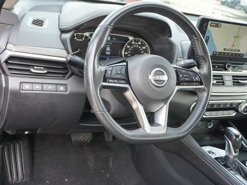 Used 2023 Nissan Altima 2.5 SV w/ SV Premium Package FWD image 11
