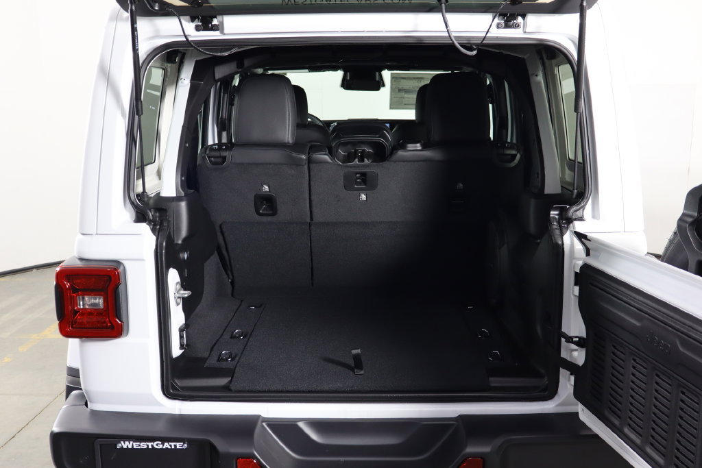 New 2027 Jeep Wrangler Unlimited Sahara AWD/4WD image 17