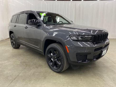 Used 2025 Jeep Grand Cherokee L Altitude AWD/4WD image 8